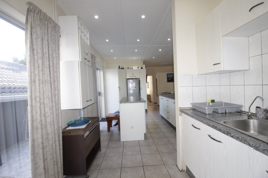 4 Bedroom Property for Sale in Paradise Beach Eastern Cape